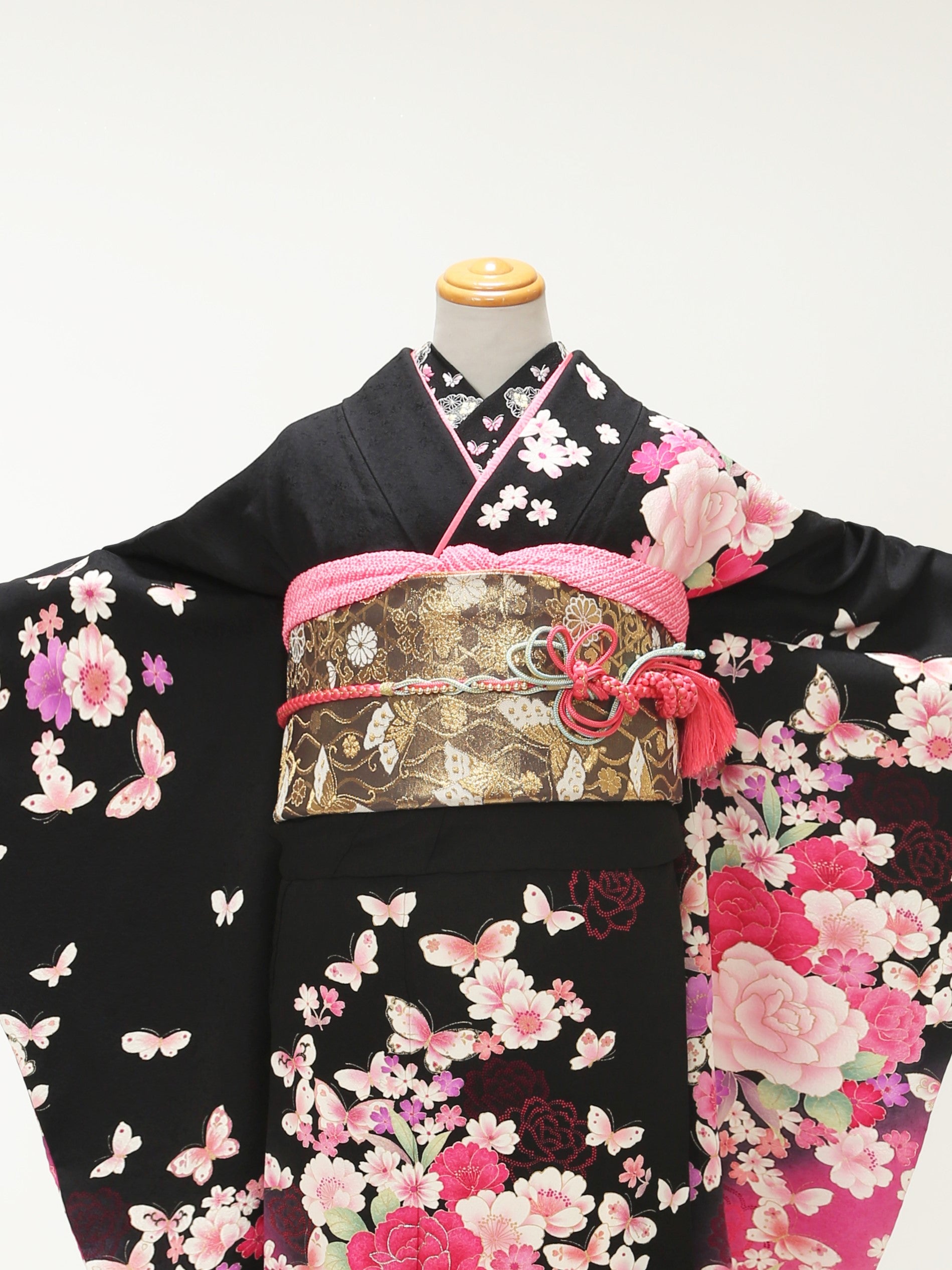 美品!!鮮やかなピンクと黒の振り袖 振袖】黒/ﾋﾟﾝｸ・牡丹 | 二十歳振袖館Az