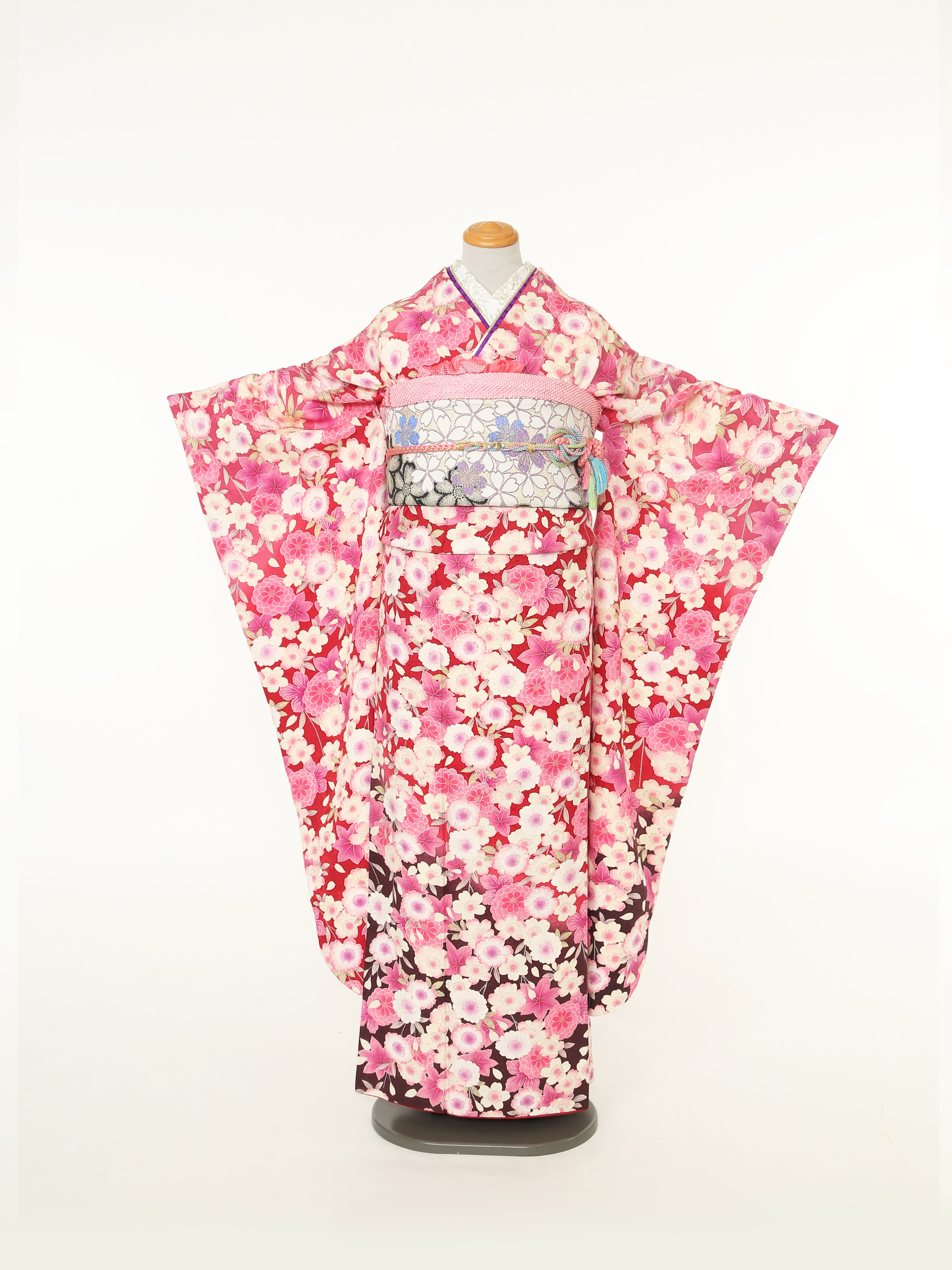 桜 総模様振袖 身丈155 桜 総模様振袖 身丈155 （華徒然×吉木千沙都 黒/白 牡丹柄/桜柄